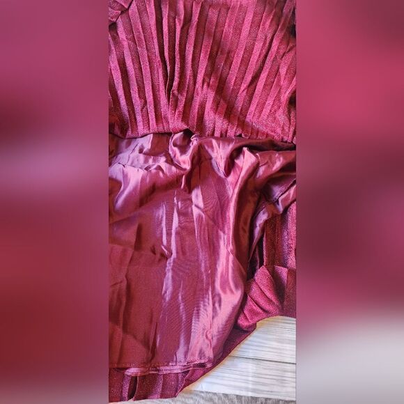 Marciano By Guess Pleated Shimmering Burgundy Skirt Size 6 - Picture 8 of 14